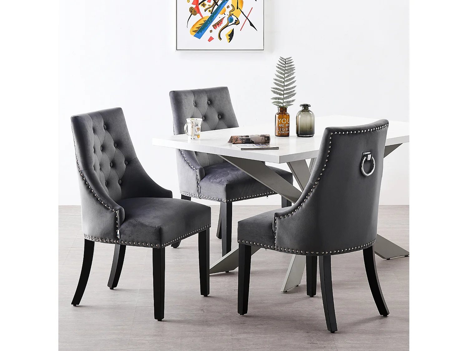 Set aus 4 Windsor-Esszimmerstühlen – Plüsch-Samtpolsterung und stabile Beine aus Massivholz – perfekt für Ihr Esszimmer und Wohnzimmer – Dunkelgrau