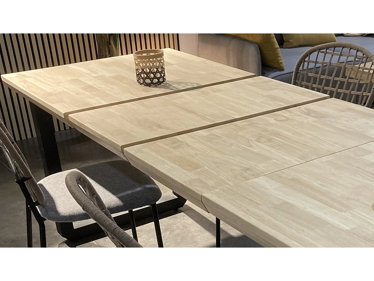 MATIKA - Table extensible en chêne clair et acier L 220