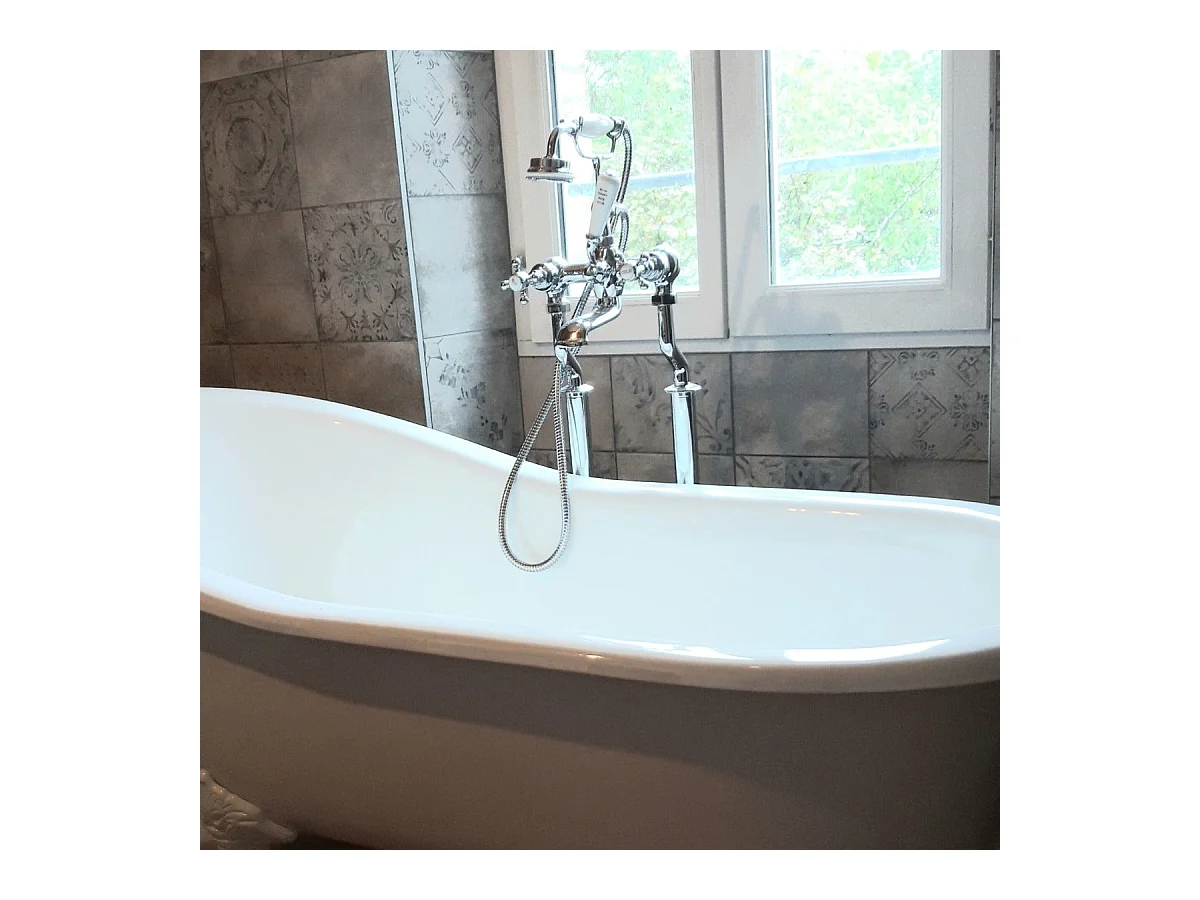 Robinet mélangeur ancien sur colonnes CANTERBURY