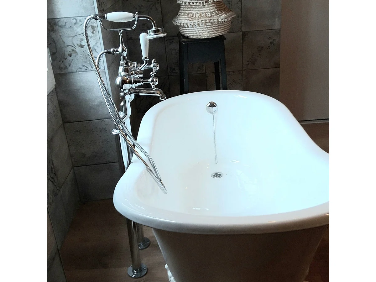 Robinet mélangeur ancien sur colonnes CANTERBURY