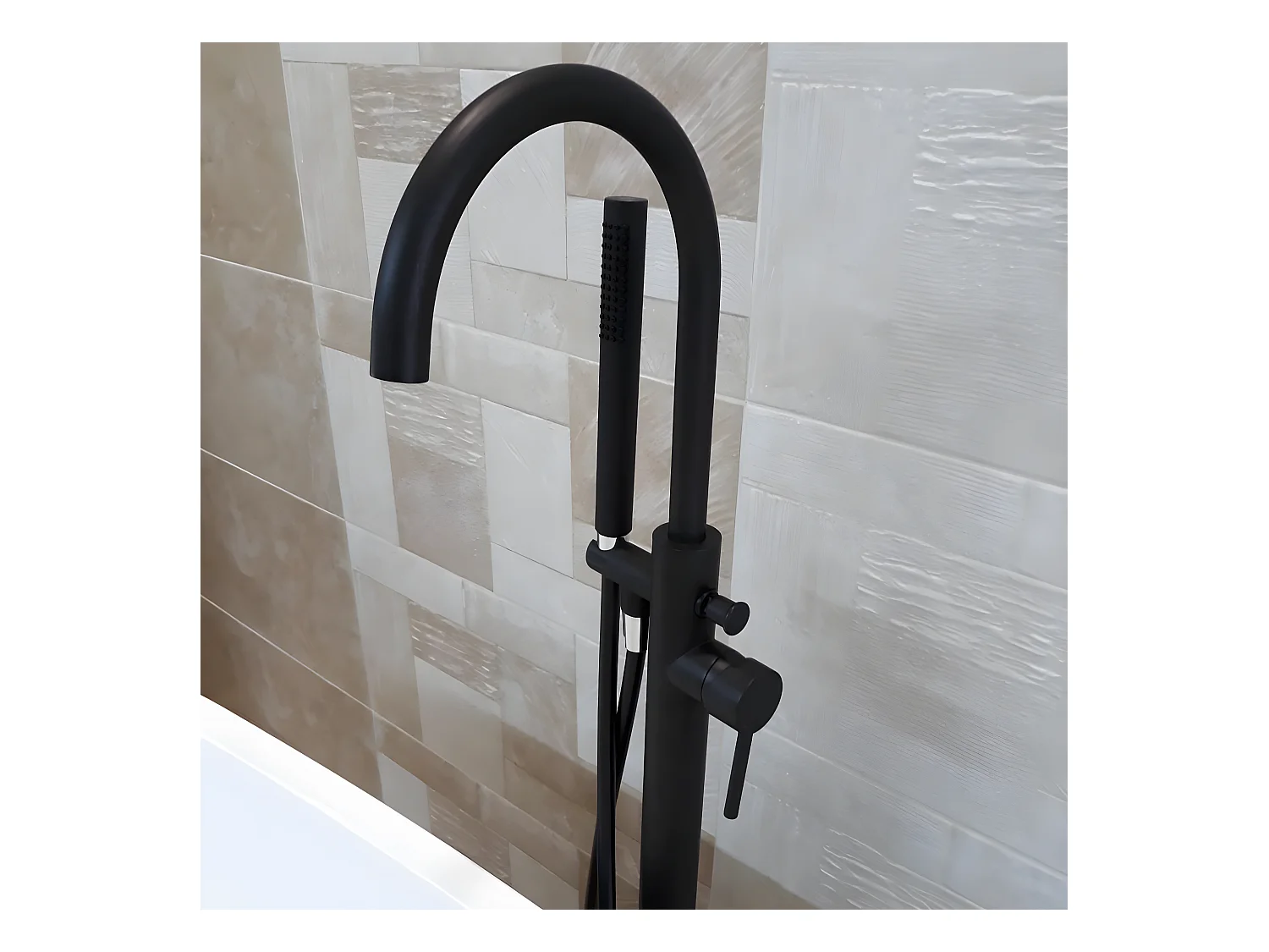 Robinet mitigeur baindouche sur pied DEBRIO noir mat