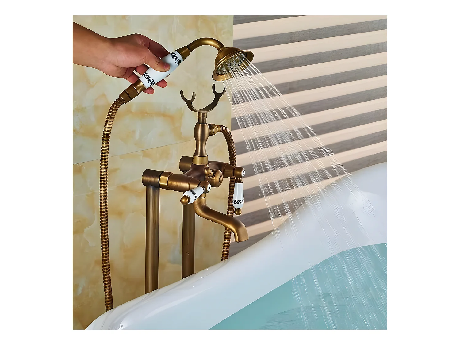 Robinet mélangeur sur colonnes rétro pour baignoire FLORINA or ancien