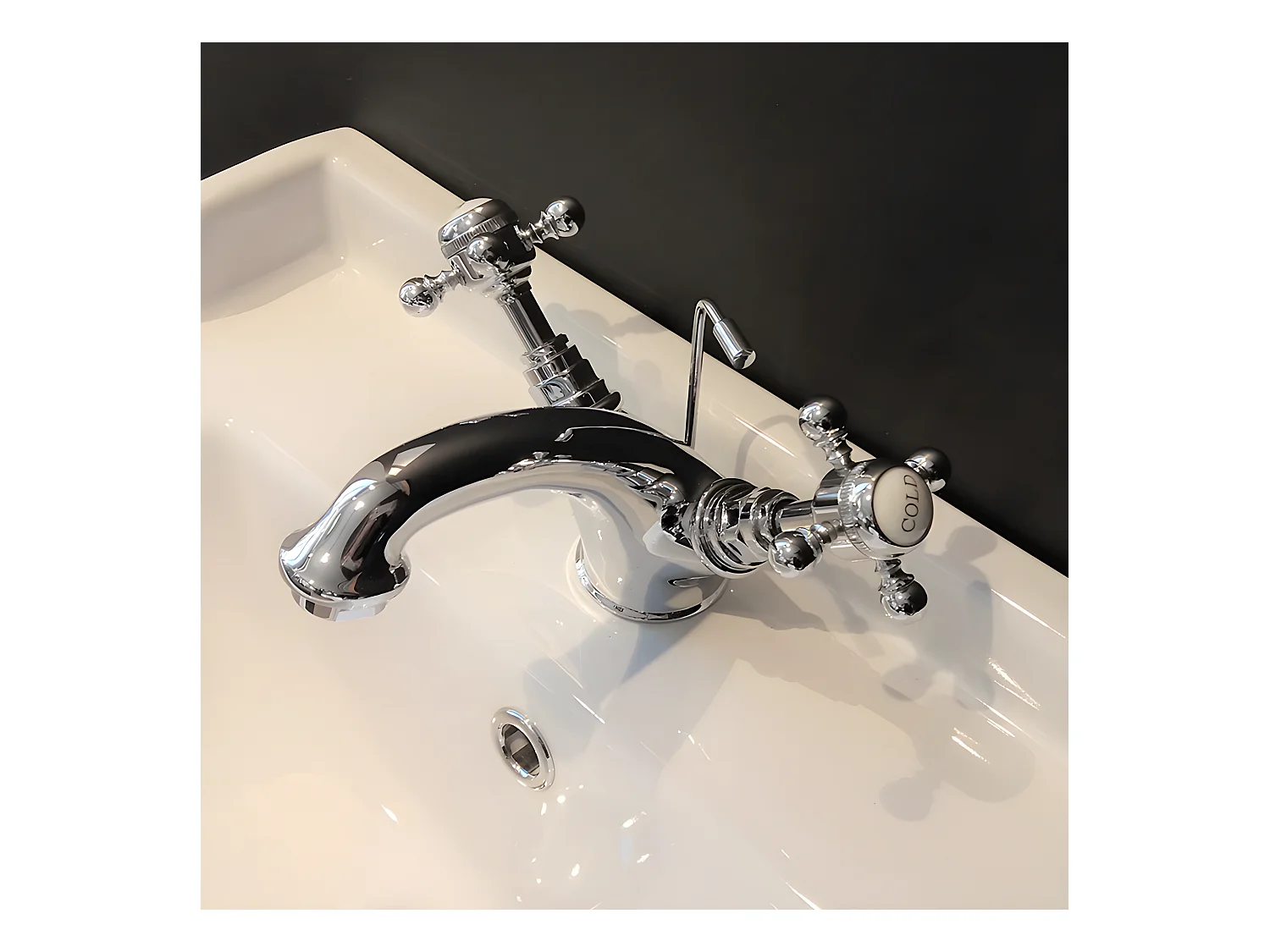 Grifo bimando retro CANTERBURY para lavabo con válvula incluida Cromado