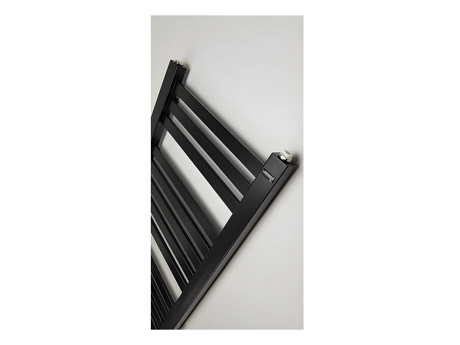Radiateur sèche-serviettes eau chaude design BERYL 115 x 44 cm noir mat