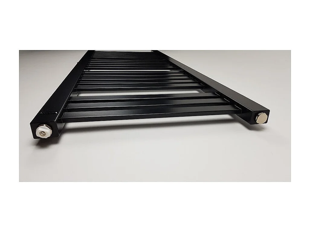 Radiateur sèche-serviettes eau chaude design BERYL 115 x 44 cm noir mat