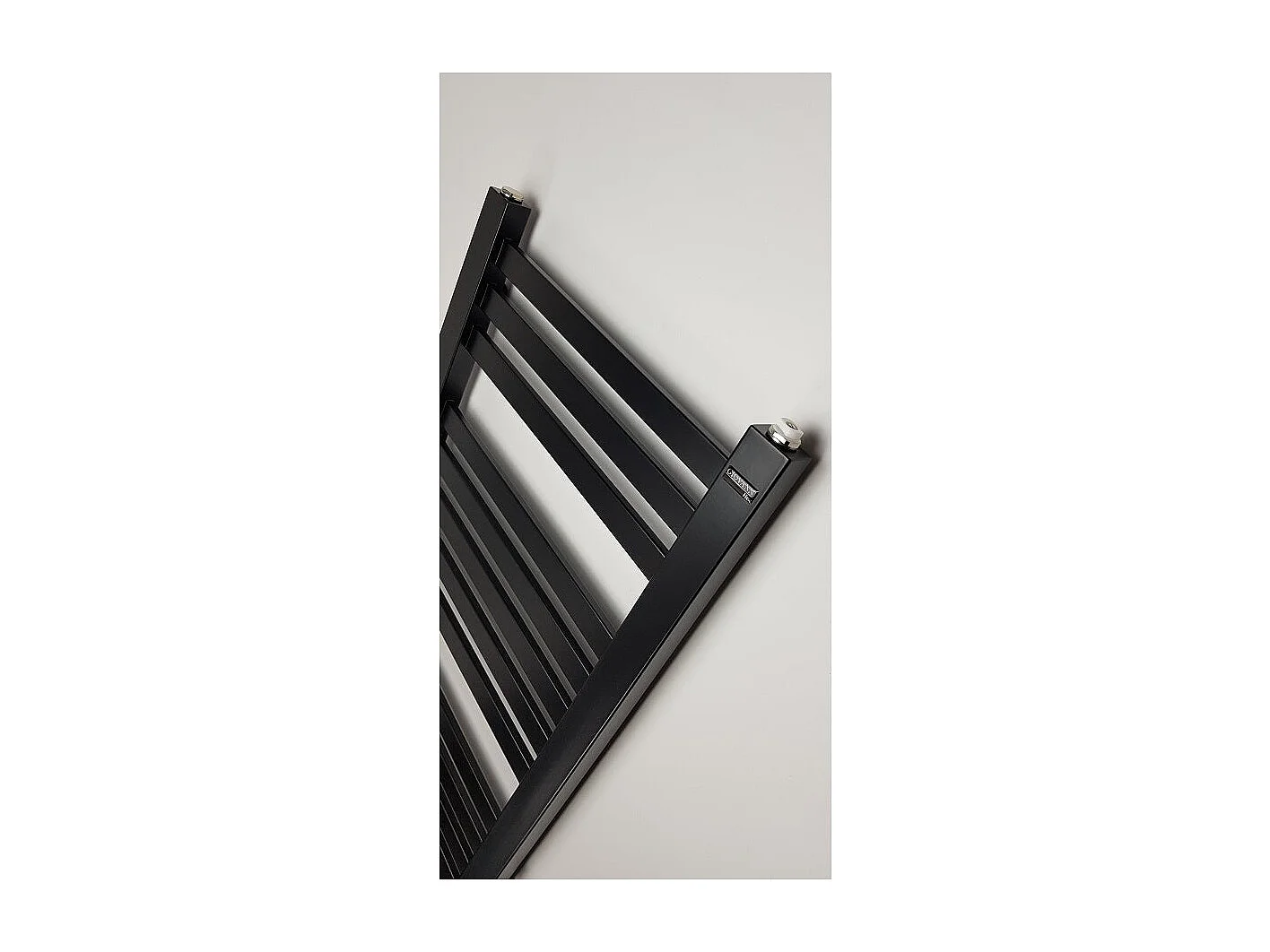 Radiateur sèche-serviettes eau chaude design BERYL 115 x 44 cm noir mat