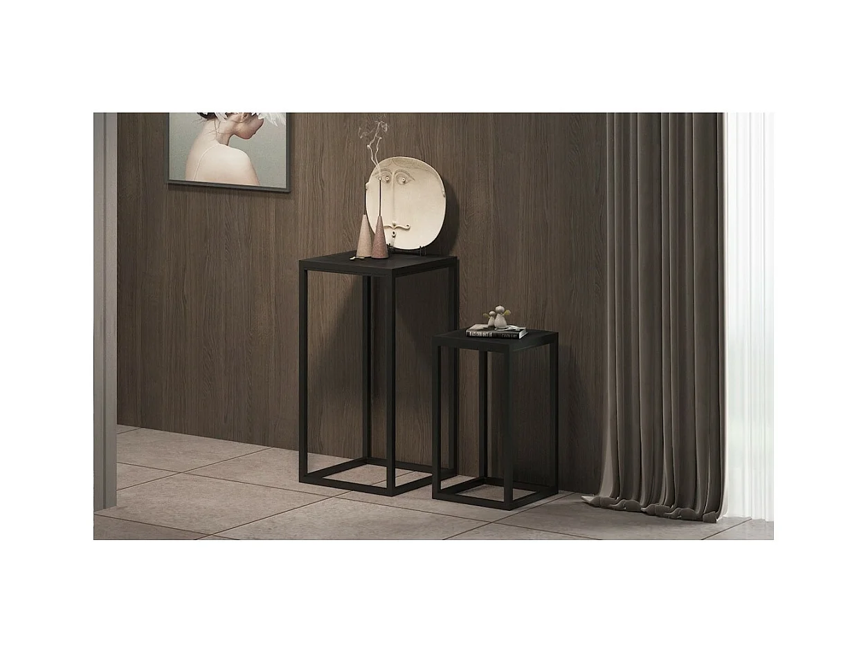 Beistelltische GOA für das Wohnzimmer aus massivem schwarzen Holz. Möbel im Industriestil