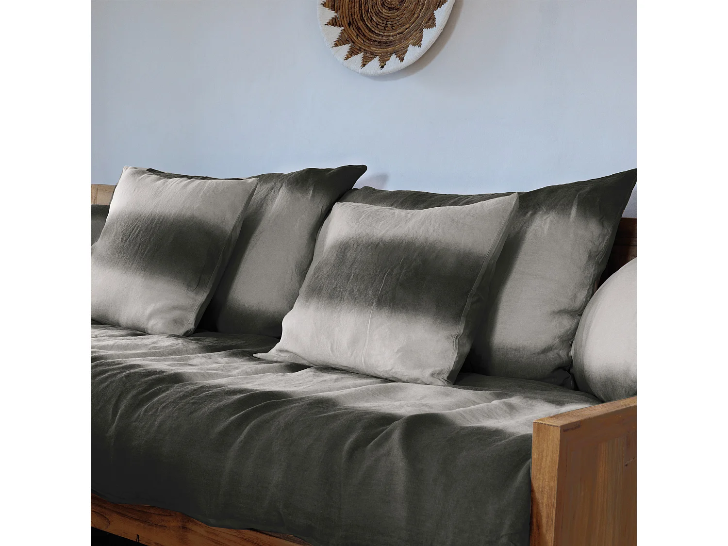 Housse de coussin DEEPALI DECO 45x45 cm lin et coton lavé noir Café