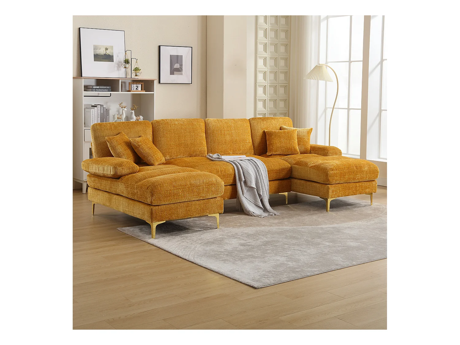 Divano a U in ciniglia color senape con gambe in metallo dorato, due posizioni reclinabili, design moderno per soggiorno, camera da letto e ufficio