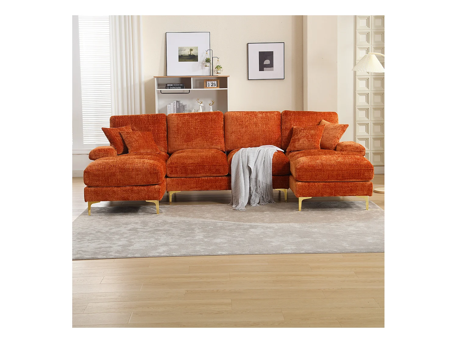 Divano a U in ciniglia arancione con gambe in metallo dorato, due posizioni di riposo, design moderno per soggiorno, camera da letto e ufficio