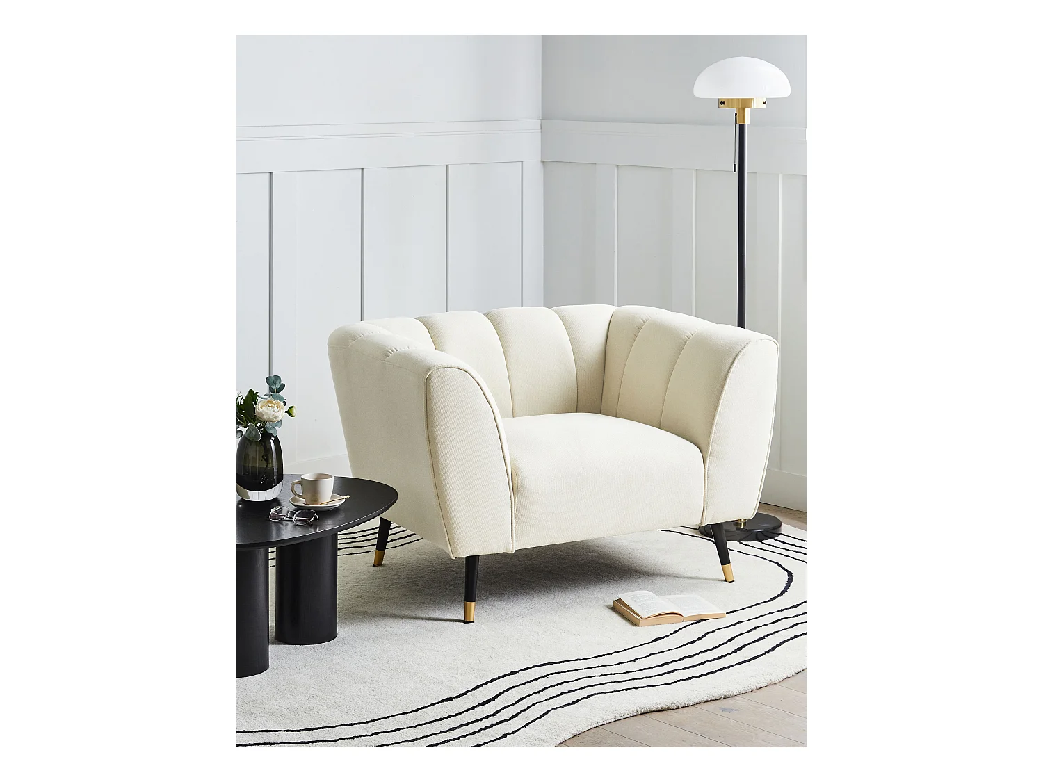 Sessel Stoff hellbeige mit tiefem und breitem Sitz Kissen gepolstert gemütlich Orsta