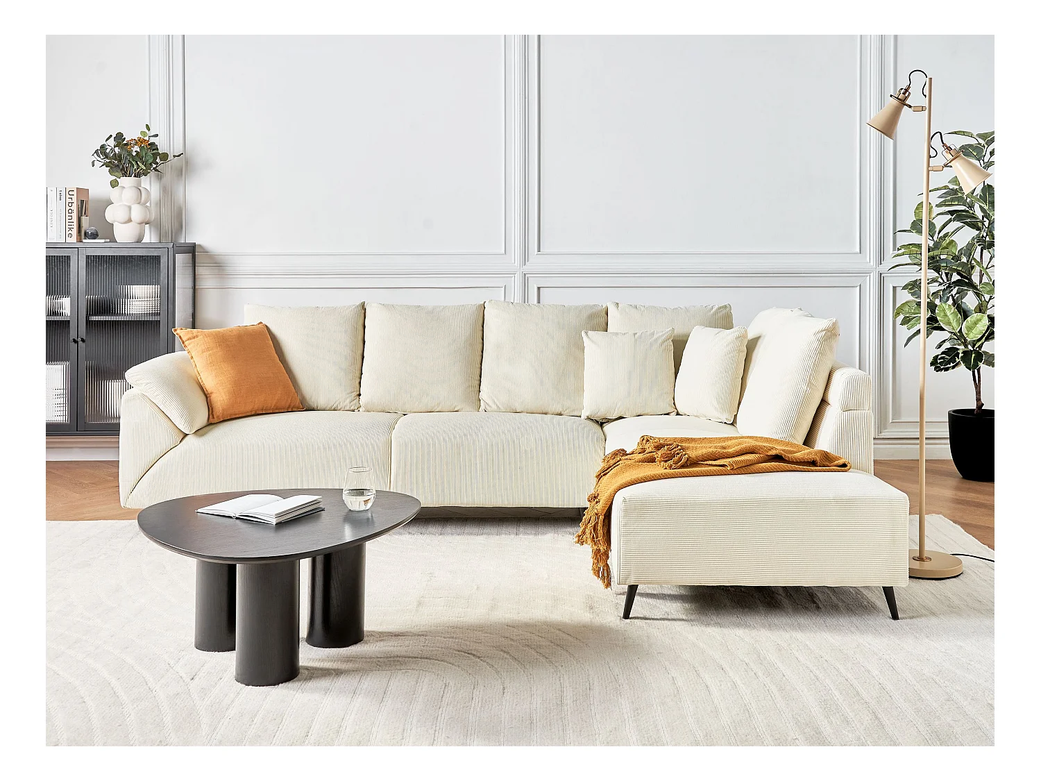 4-Sitzer Ecksofa Cordbezug beige mit schwarzen Metallbeinen Kissen modern Lunner