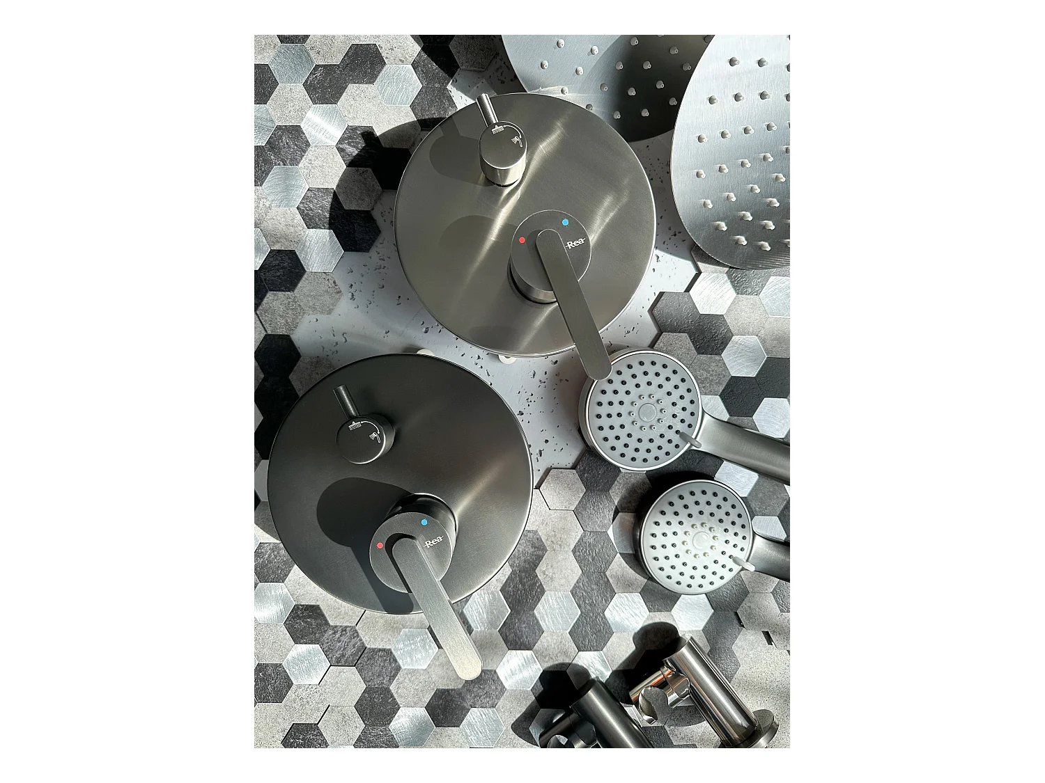 Juego De Ducha Oculto Rea Ontario Titanium