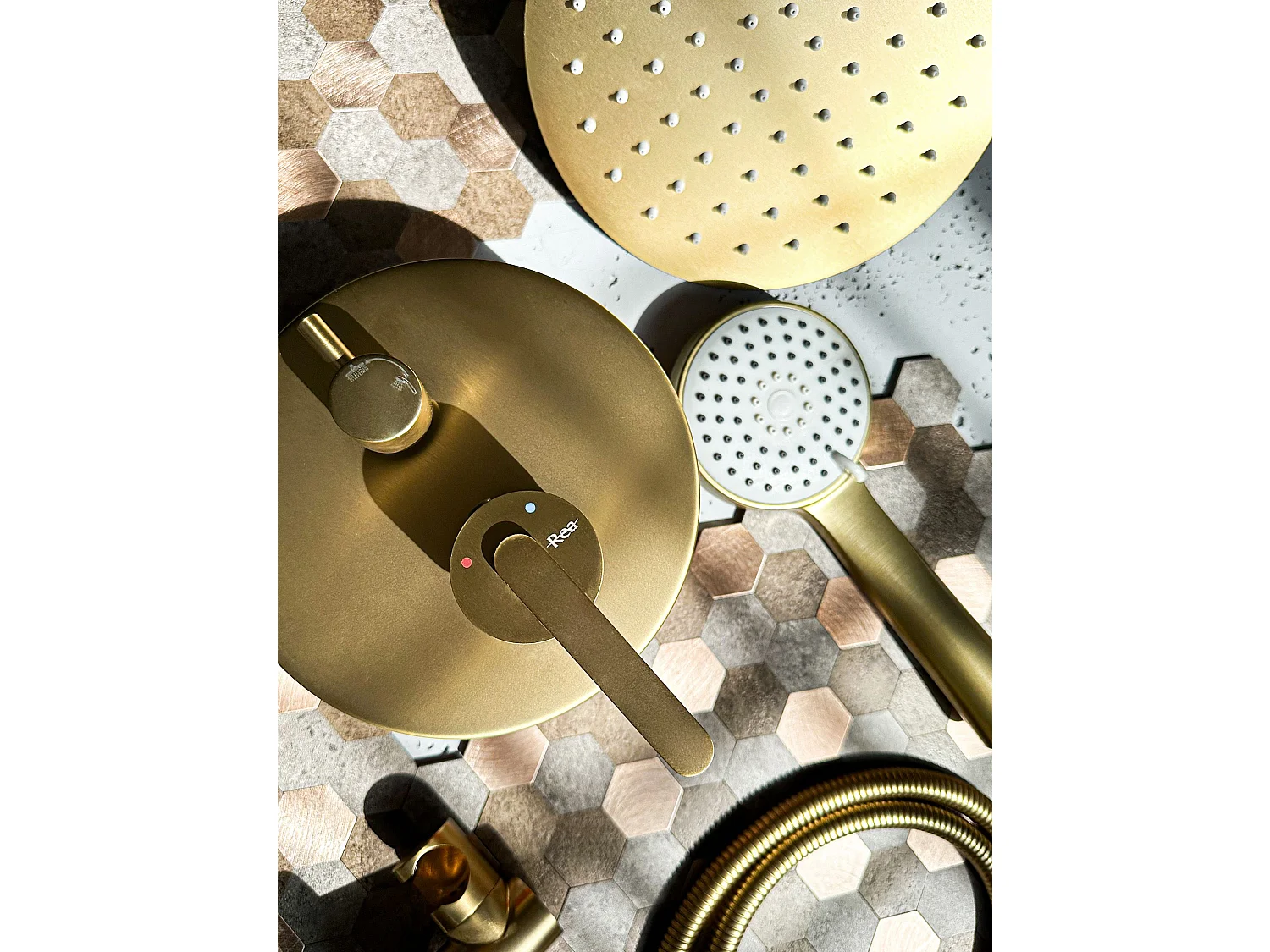 Conjunto De Duche Embutido Rea Ontario Brush Gold