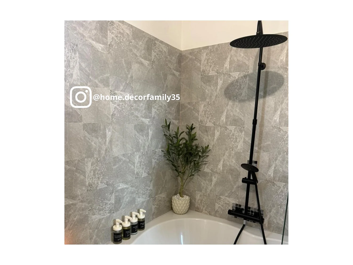 Colonne de douche thermostatique en inox avec tête ronde et poignées guillochées