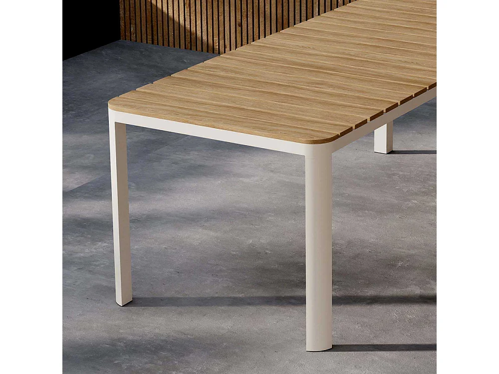 Etna table de jardin beige.