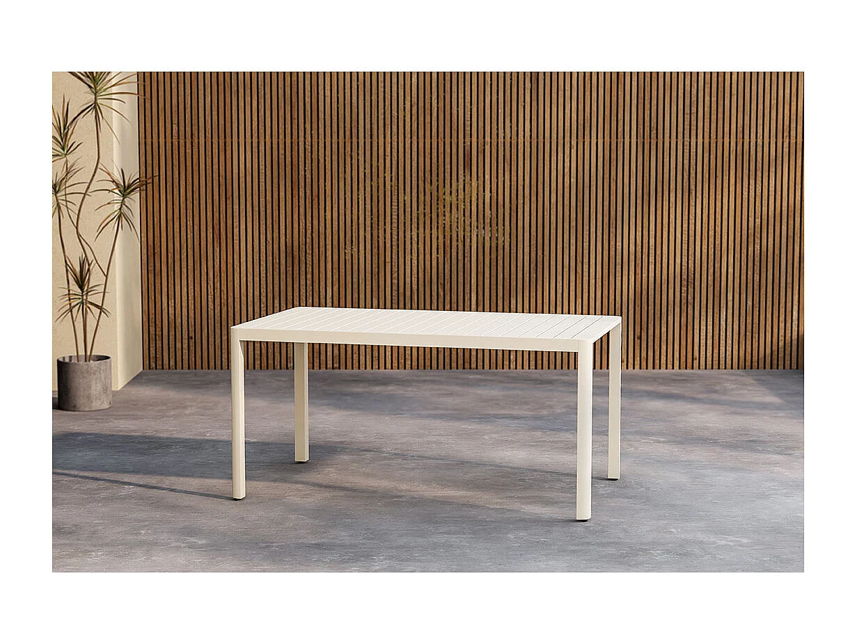 Giardini table de jardin beige.