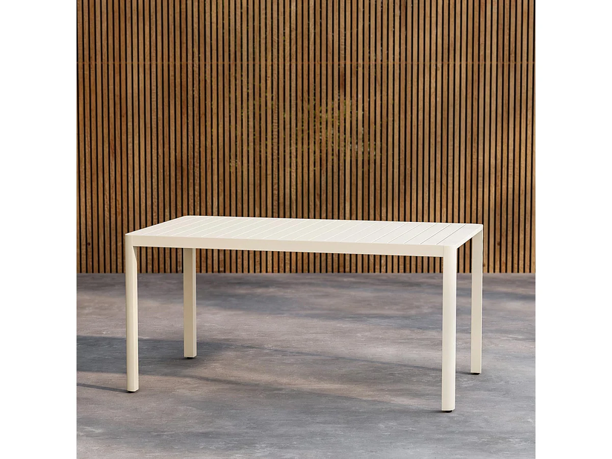 Giardini table de jardin beige.