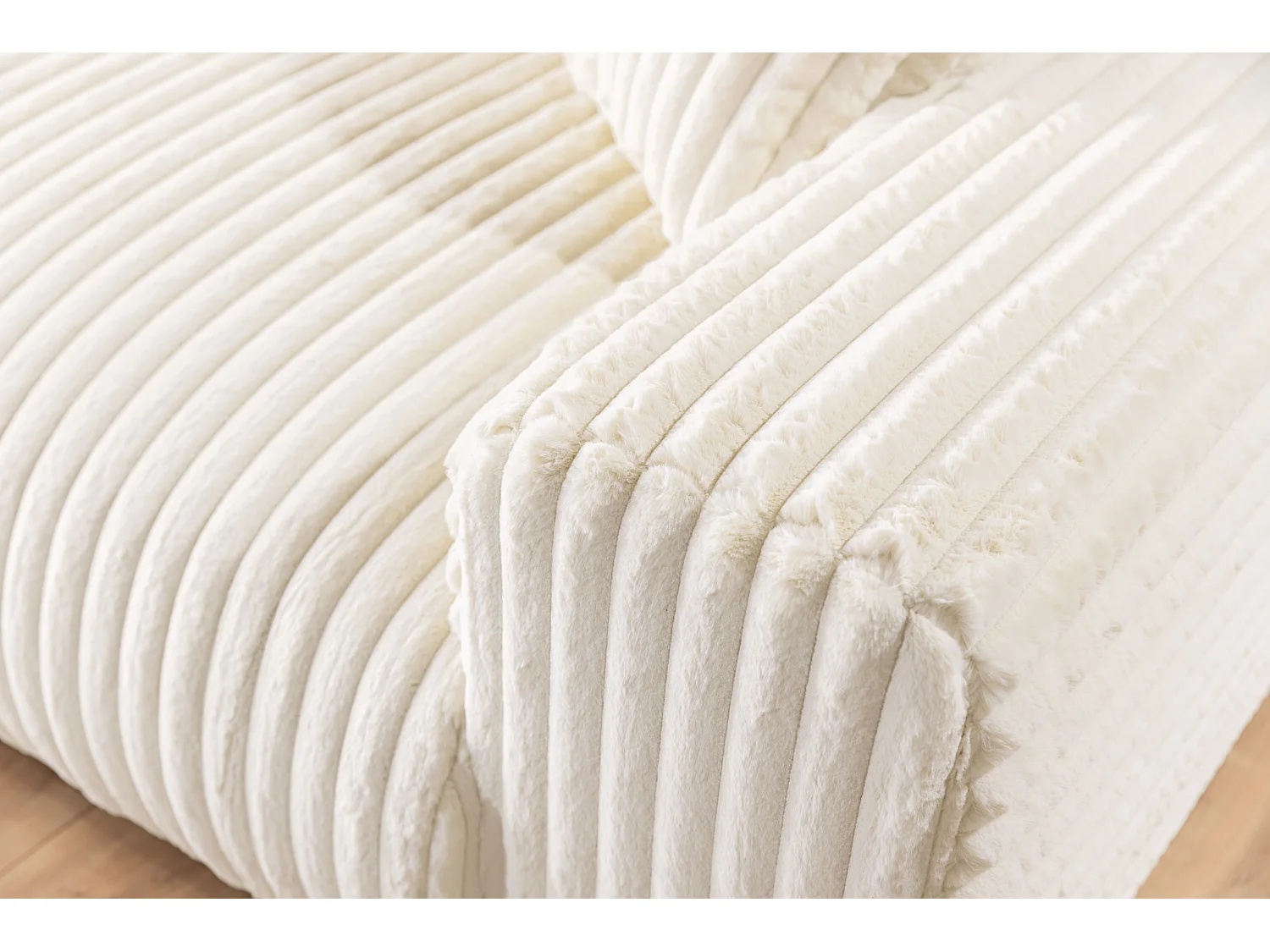 Mollis - Ecksofa mit Schlaffunktion und Bettkasten aus Hellbeige Plüschcord mit schöner Sitzkomfort