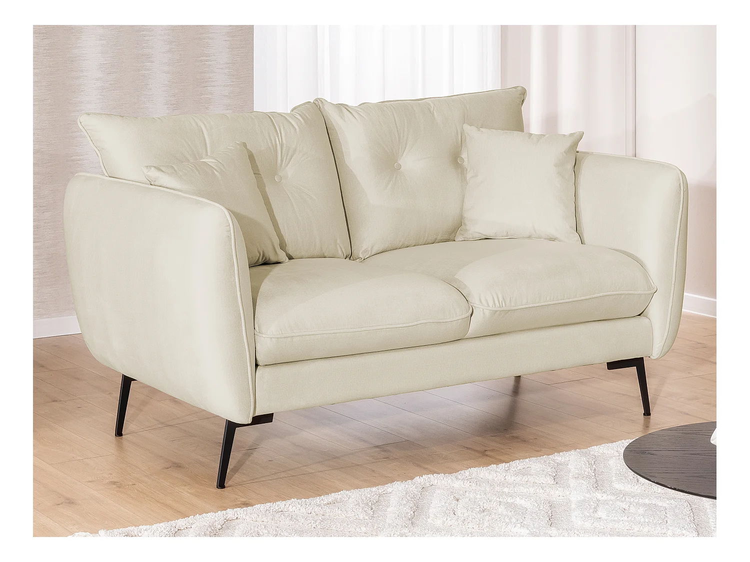 Nordloft - Modernes Sofa 2-Sitzer aus Beige Samt-Stoff mit Hohen Schwarzen Metallfüßen und schöner Sitzkomfort