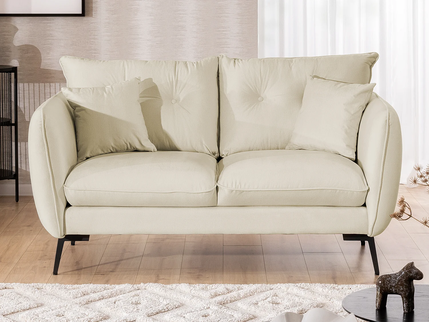 Nordloft - Modernes Sofa 2-Sitzer aus Beige Samt-Stoff mit Hohen Schwarzen Metallfüßen und schöner Sitzkomfort