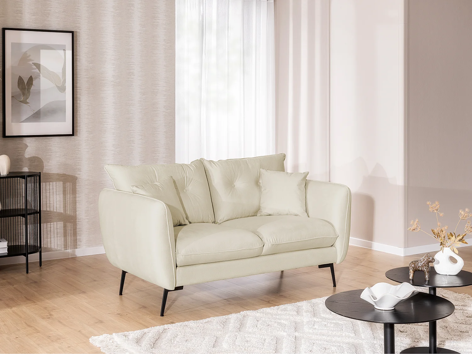Nordloft - Modernes Sofa 2-Sitzer aus Beige Samt-Stoff mit Hohen Schwarzen Metallfüßen und schöner Sitzkomfort