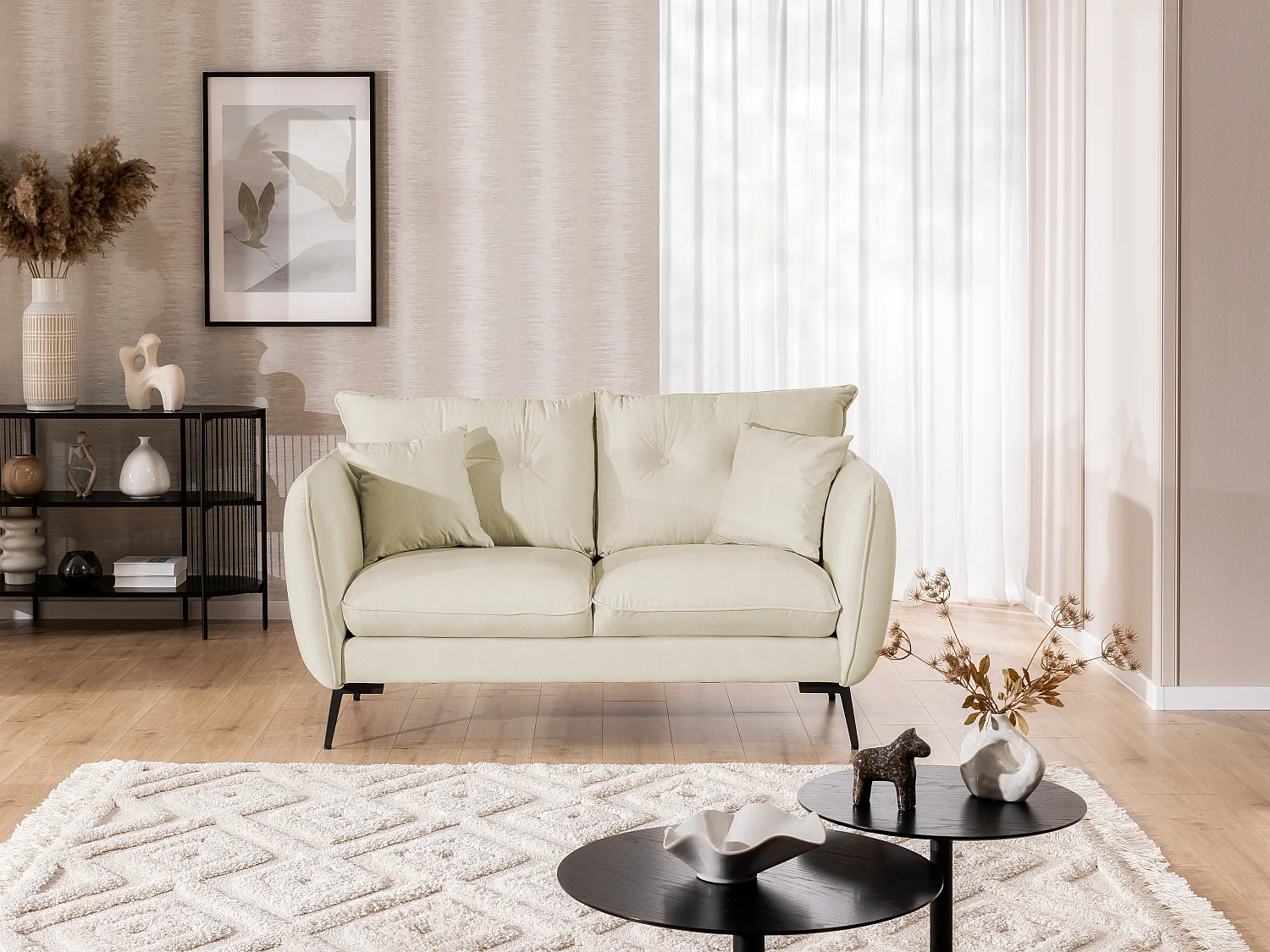 Nordloft - Modernes Sofa 2-Sitzer aus Beige Samt-Stoff mit Hohen Schwarzen Metallfüßen und schöner Sitzkomfort