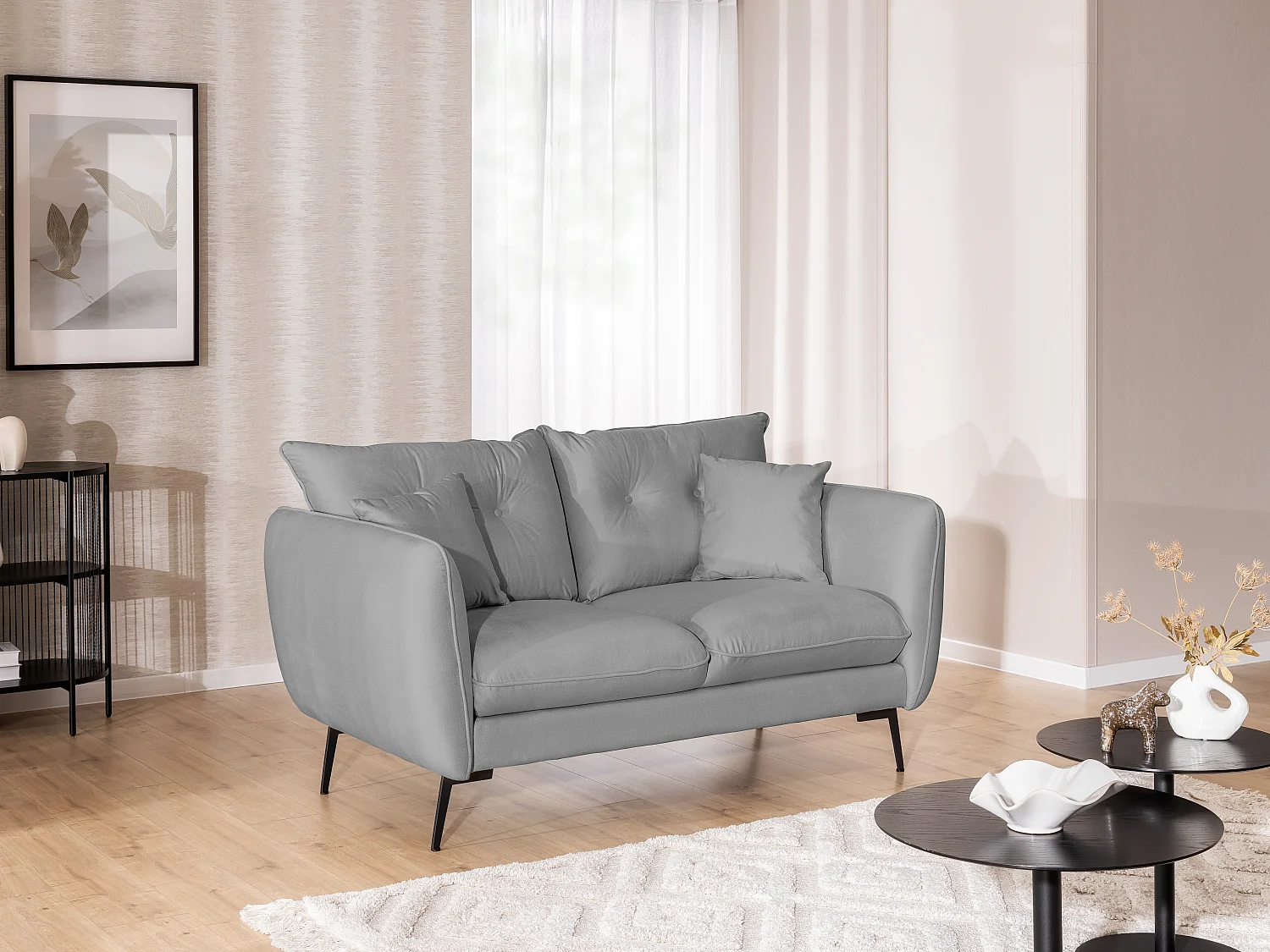 Nordloft - Modernes Sofa 2-Sitzer aus Hellgrau Samt-Stoff mit Hohen Schwarzen Metallfüßen und schöner Sitzkomfort