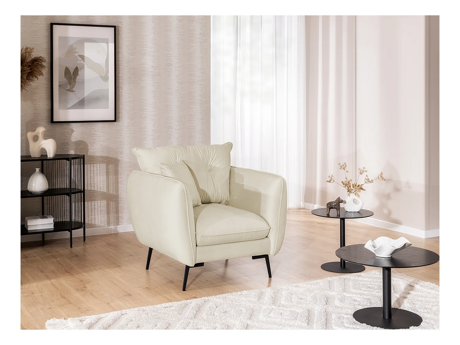 Fauteuil en tissu avec de hauts pieds en métal noir Nordloft