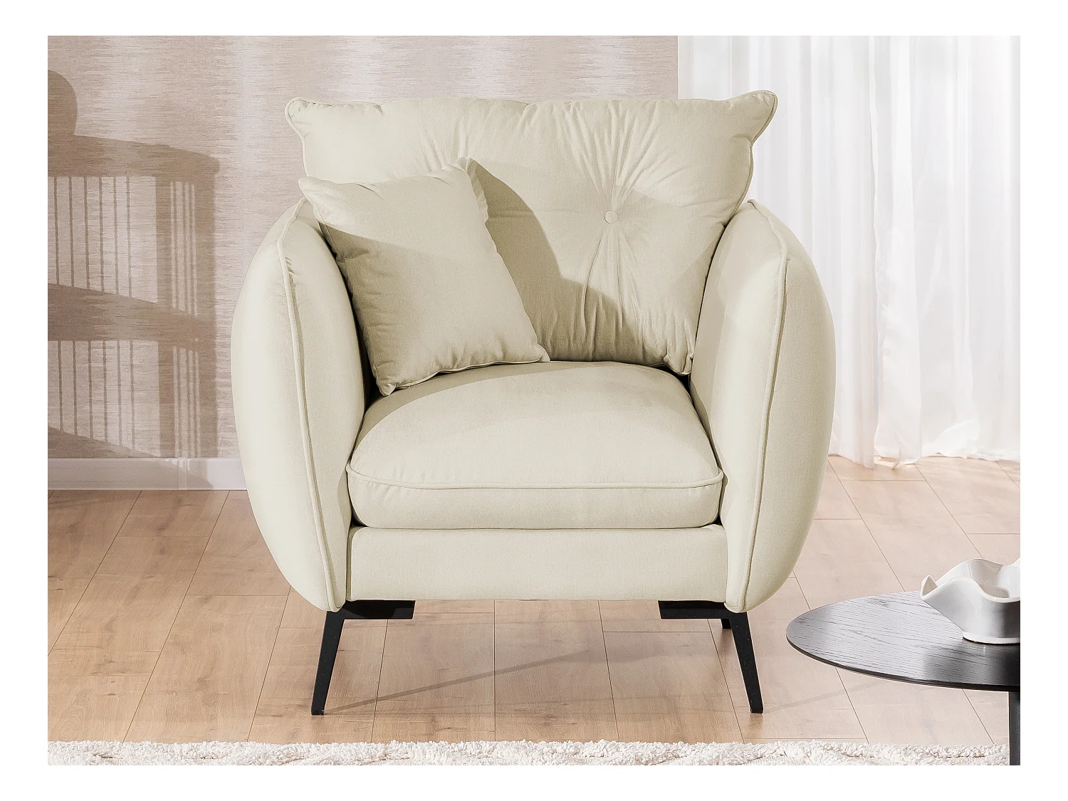 Fauteuil en tissu avec de hauts pieds en métal noir Nordloft