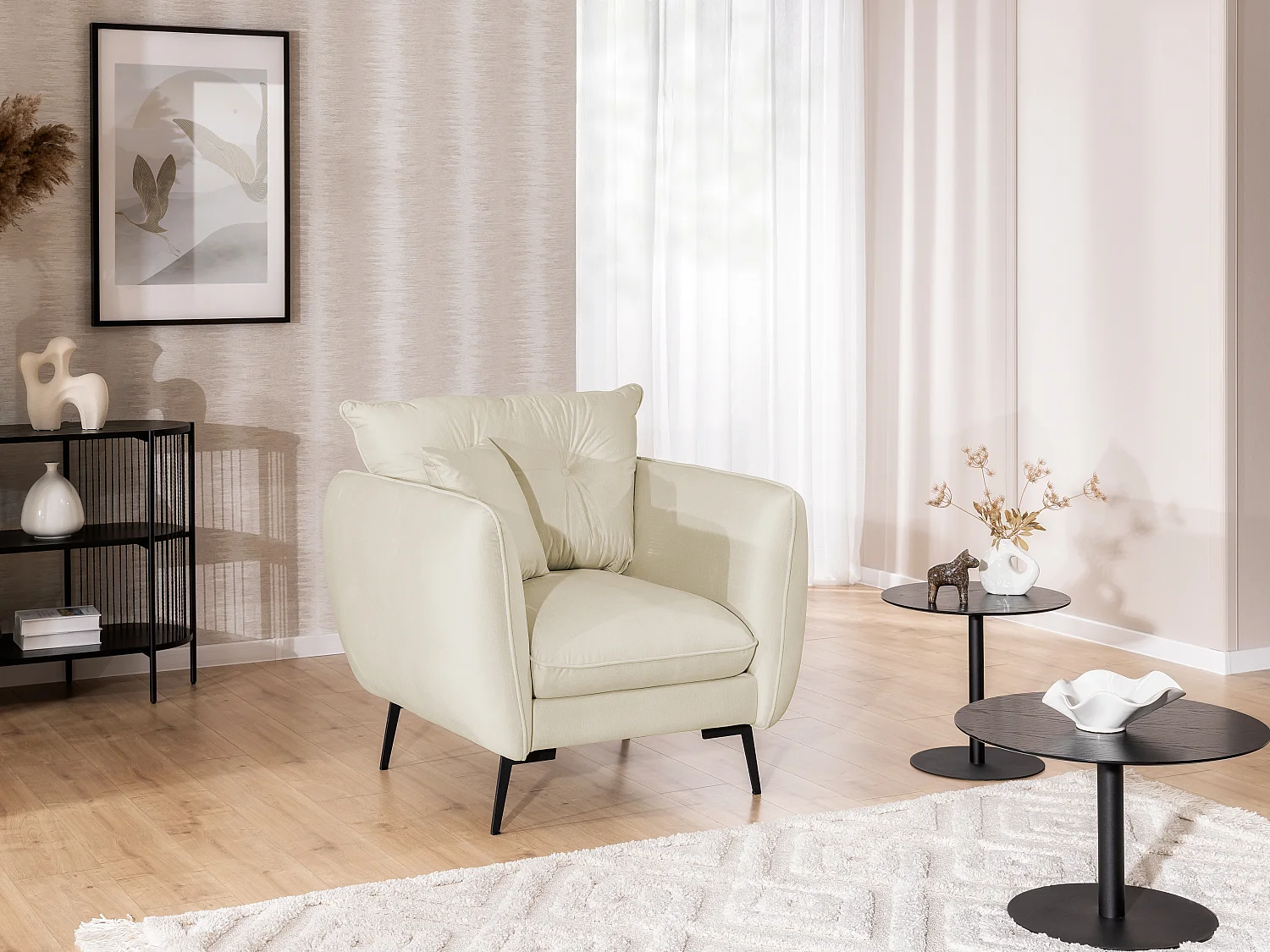 Fauteuil en tissu avec de hauts pieds en métal noir Nordloft