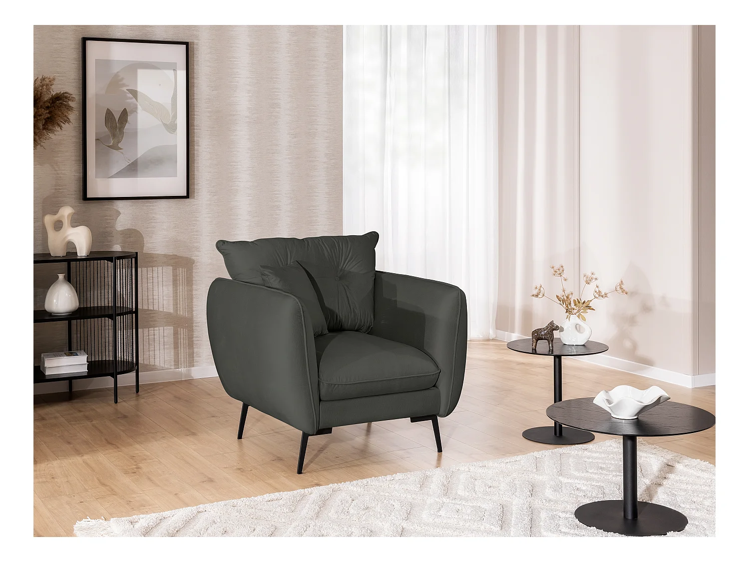 Nordloft - Modernes Sessel aus Dunkelgrau Samt-Stoff mit Hohen Schwarzen Metallfüßen und schöner Sitzkomfort