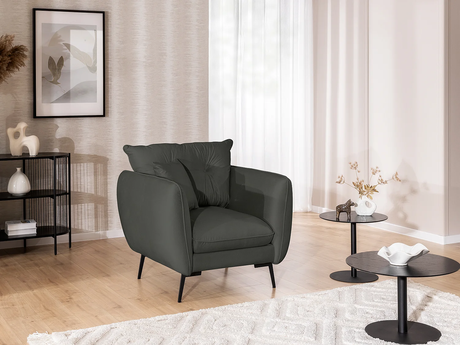 Fauteuil en tissu avec de hauts pieds en métal noir Nordloft