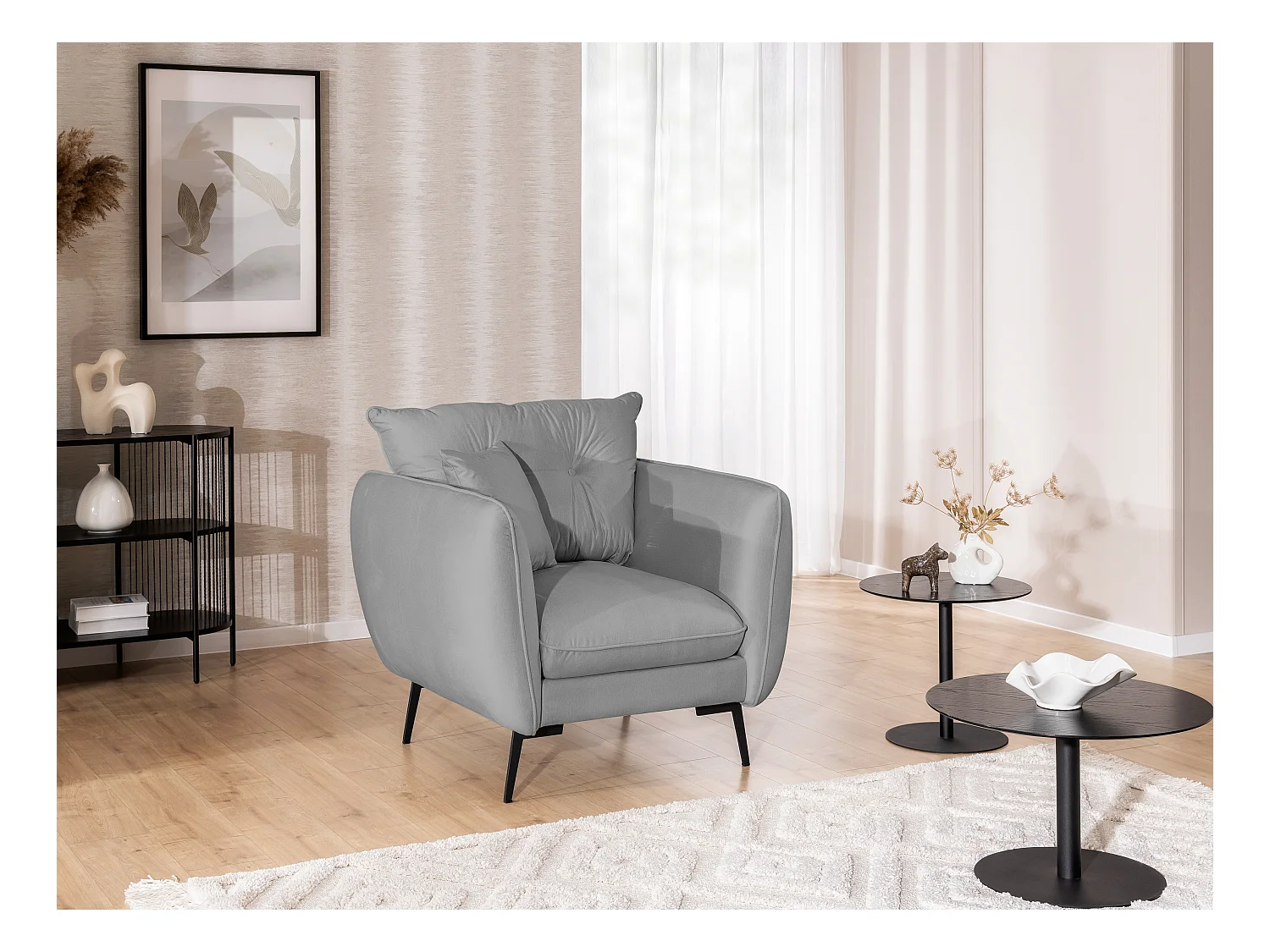 Nordloft - Modernes Sessel aus Hellgrau Samt-Stoff mit Hohen Schwarzen Metallfüßen und schöner Sitzkomfort