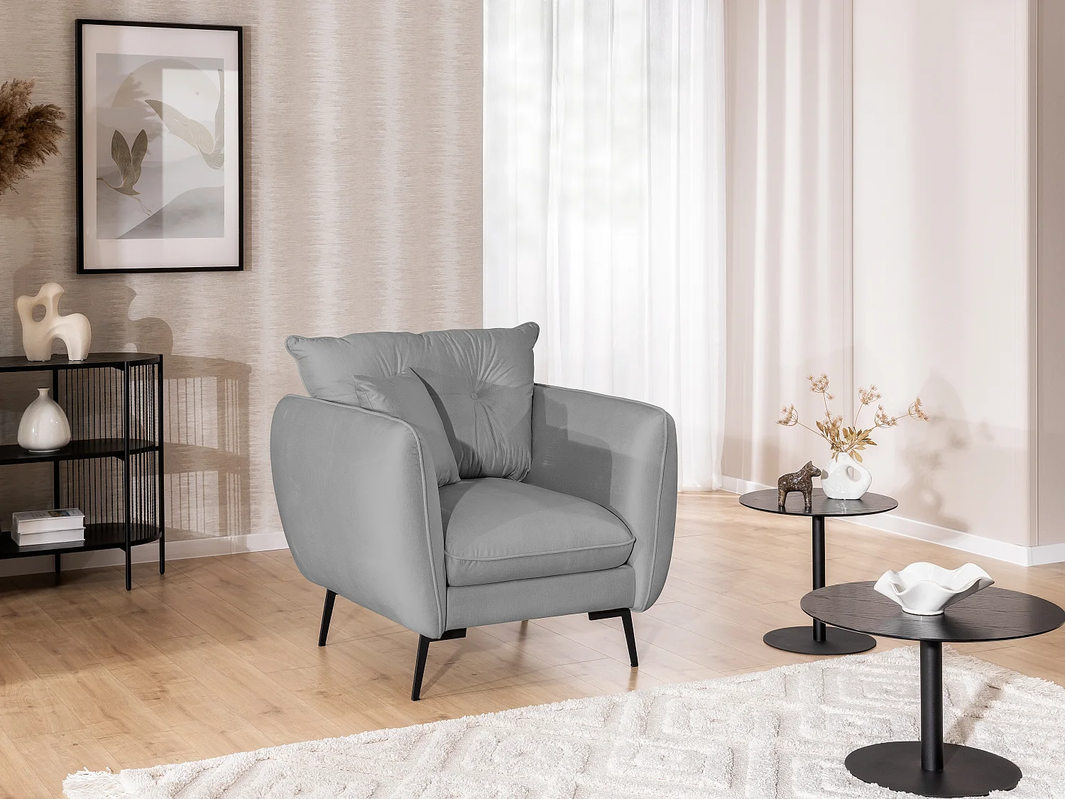 Fauteuil en tissu avec de hauts pieds en métal noir Nordloft