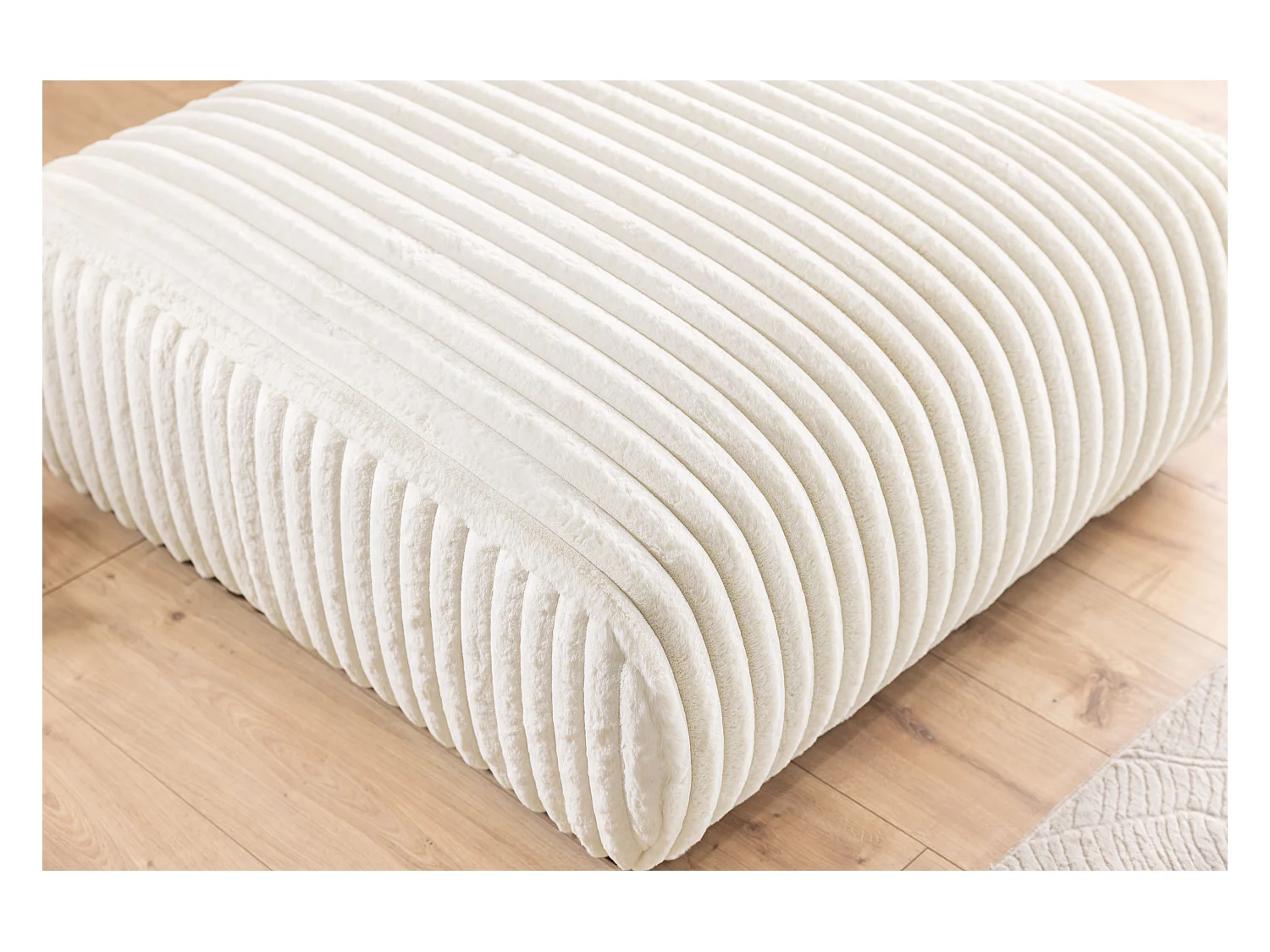 Mollis - Hocker aus Hellbeige Plüschcord schöner Sitzkomfort