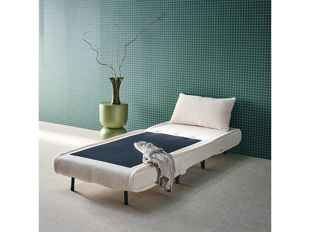 Poltrona letto bouclé con base in legno, Guest bouclé, Crema, 191x77x83 cm