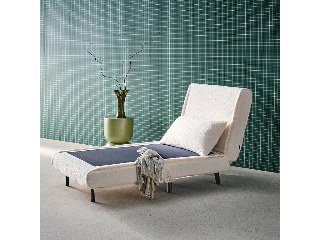 Poltrona letto bouclé con base in legno, Guest bouclé, Crema, 191x77x83 cm