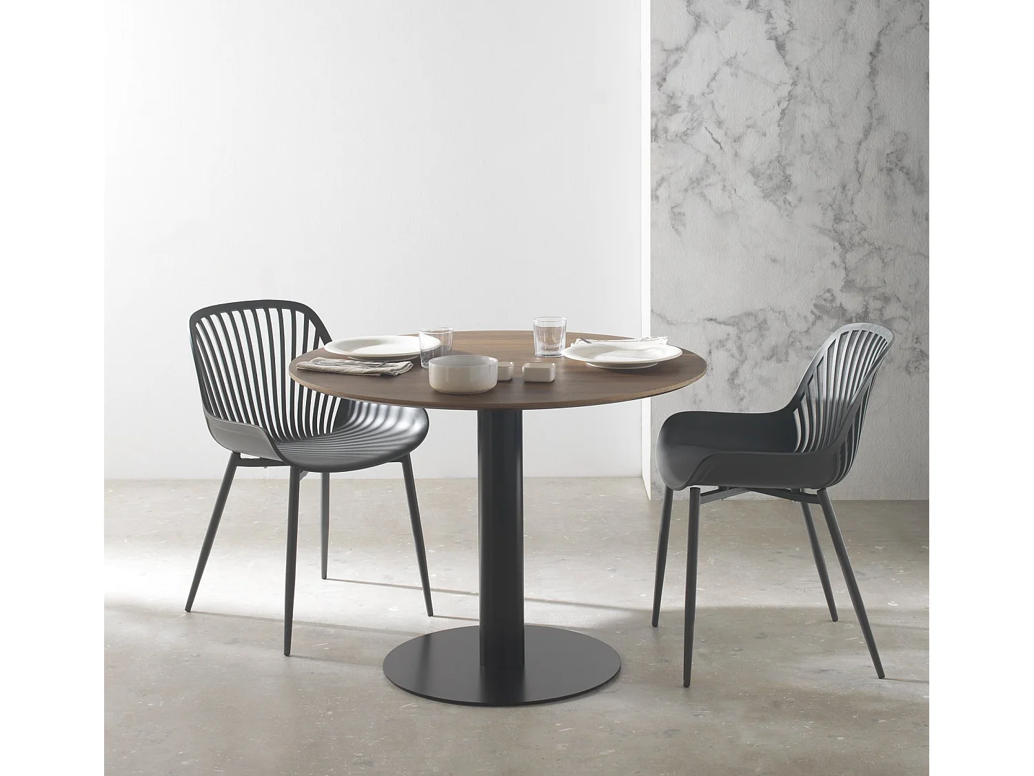 Table en mélamine noyer 100 de diamètre, pied en métal noir