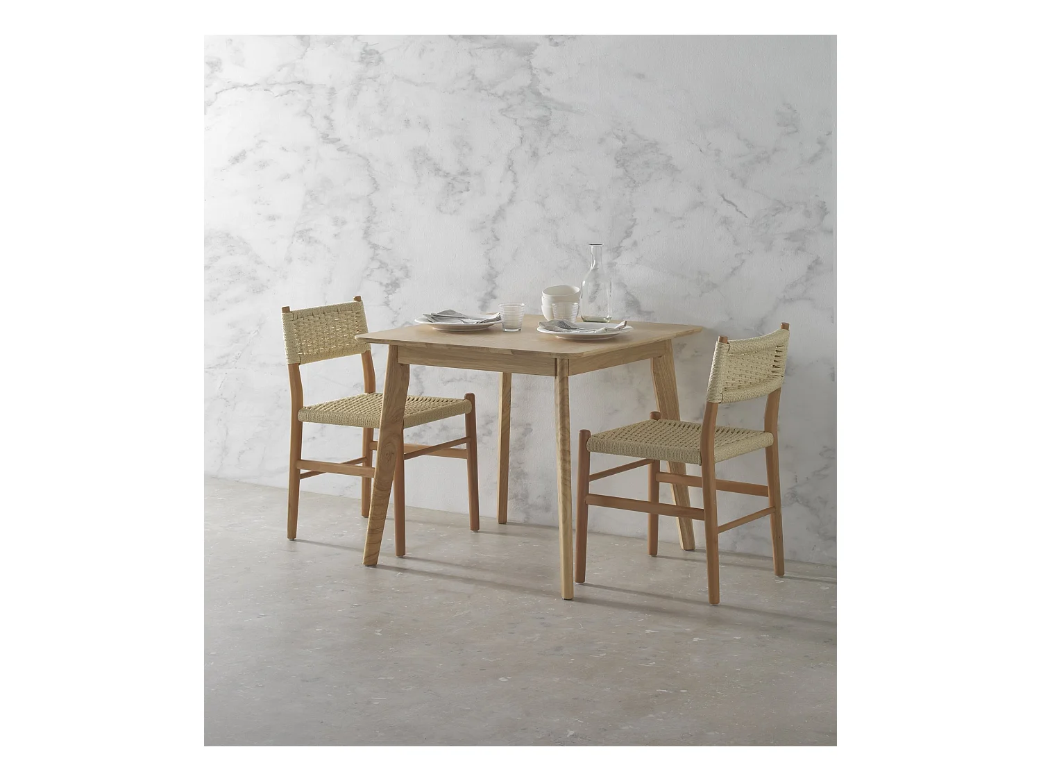 Table carrée 80x80 pieds en hévéa et plateau plaqué en chêne