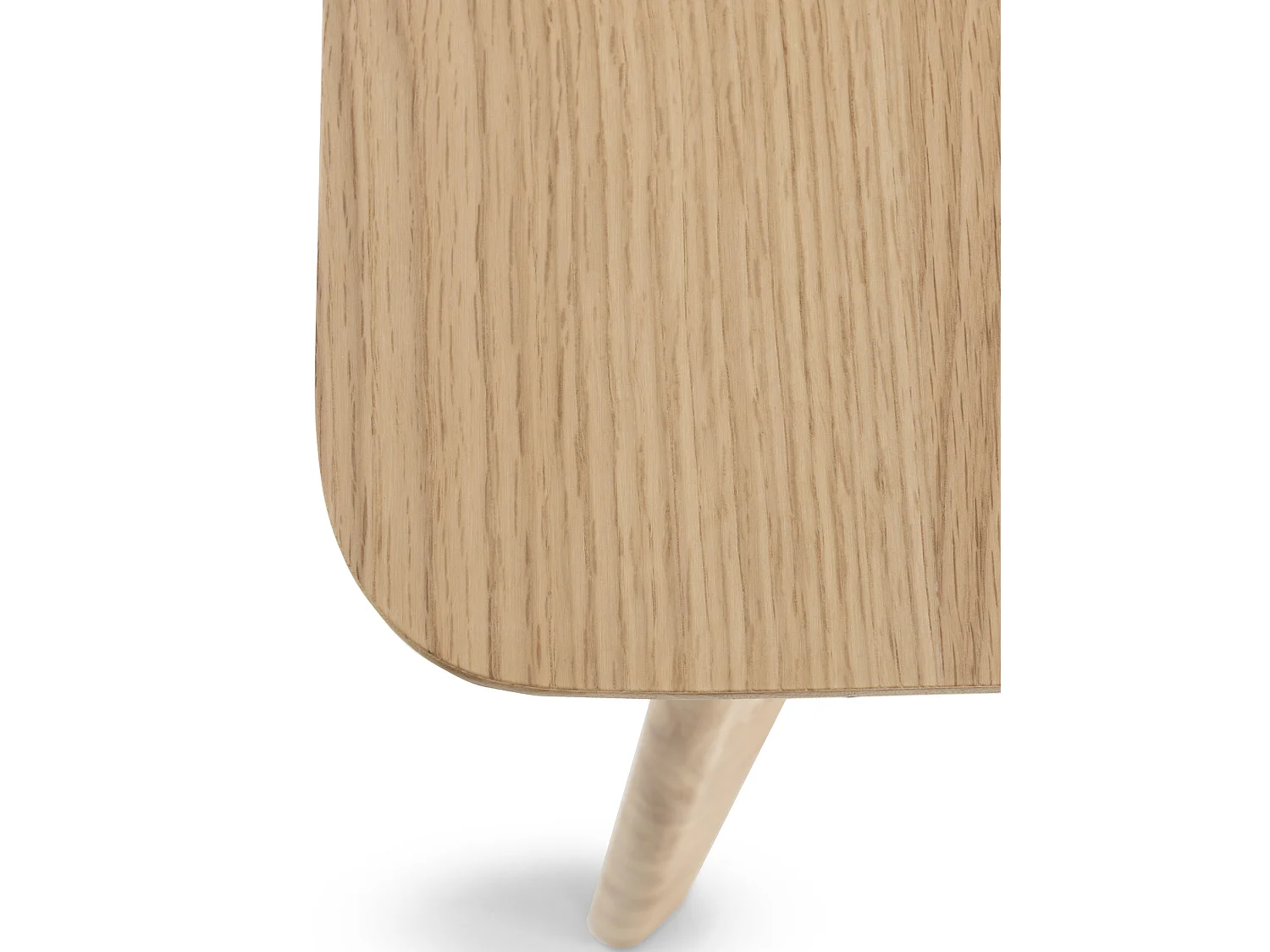 Vierkante tafel 80x80 met rubberhouten poten en eikenfineer blad