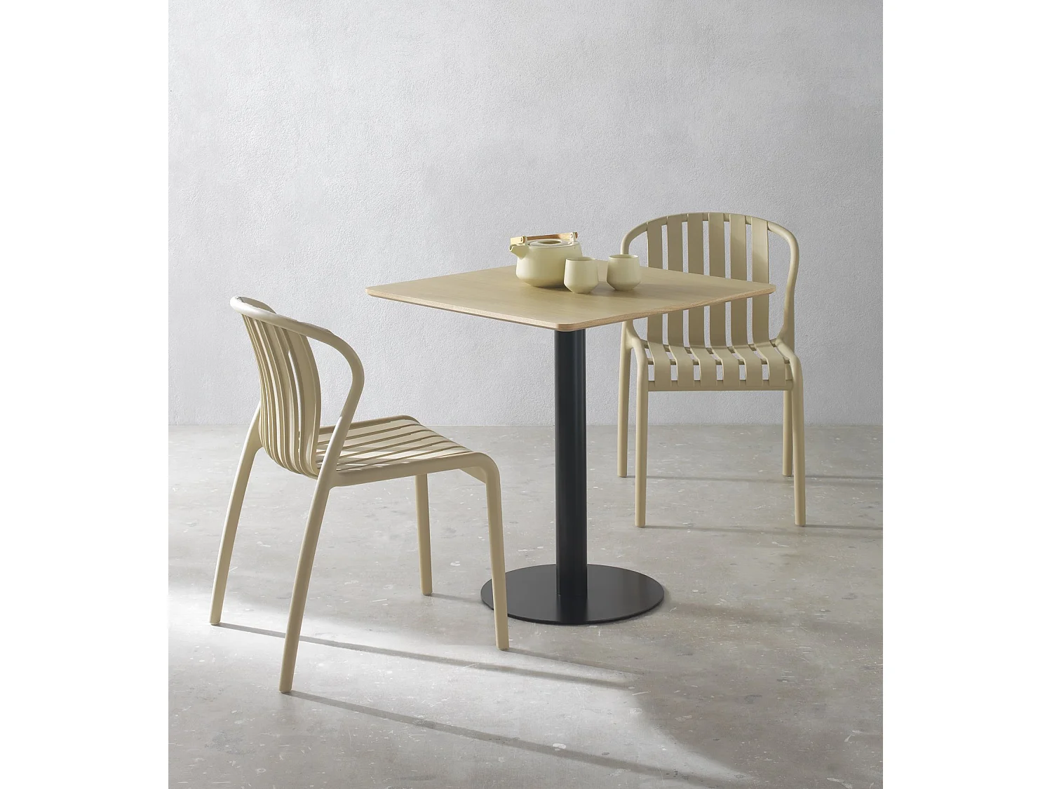 Tafel in es-melamine 70x70, zwart metalen middenpoot