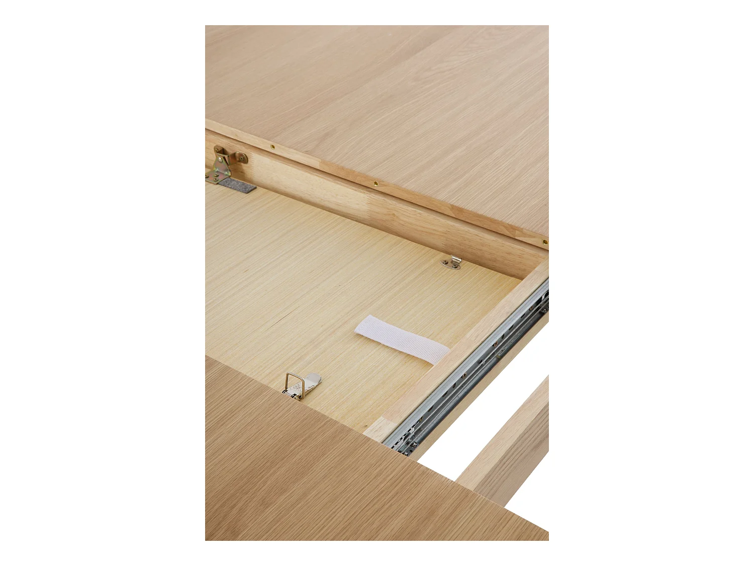 Ausziehbarer Tisch, 120/150, mit Hevea-Beinen und Eichenfurnierplatte