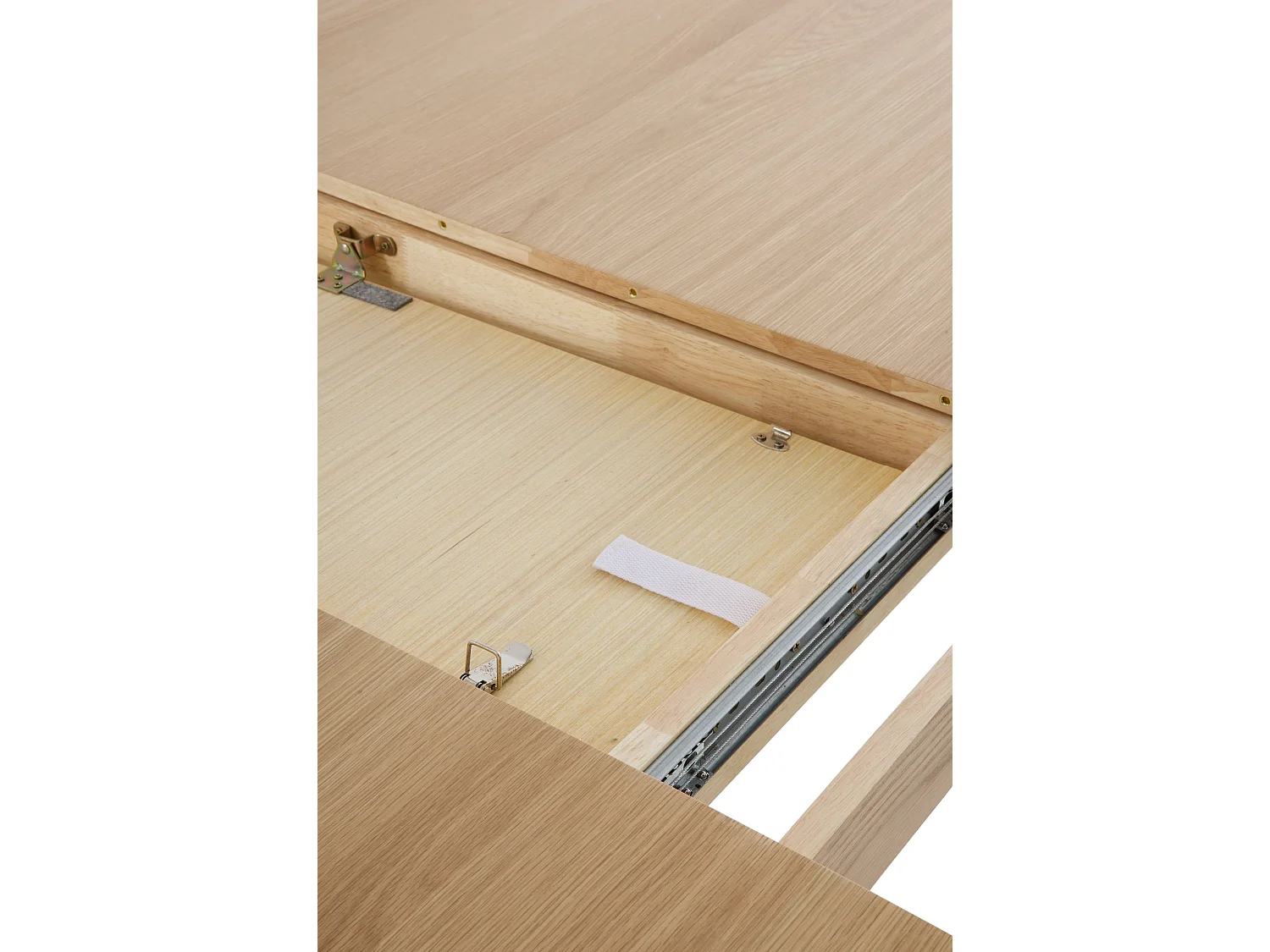 Tavolo 120/150 con gambe in hevea con piano impiallacciato in rovere