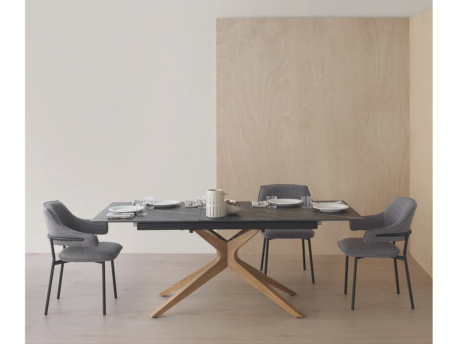 Mesa de folhas extensível 160/200x90 com base em carvalho e tampo em cerâmica preta