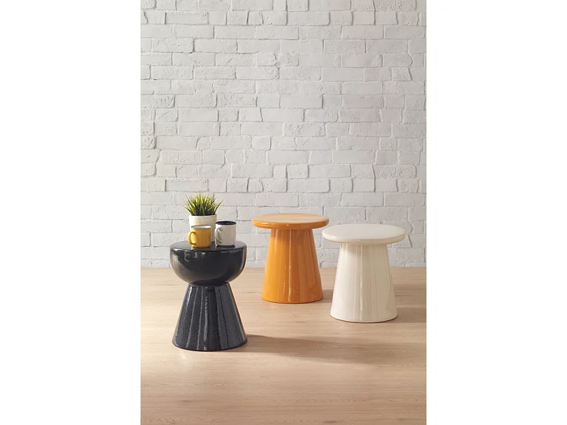 Banco / mesa de apoio em cerâmica laranja