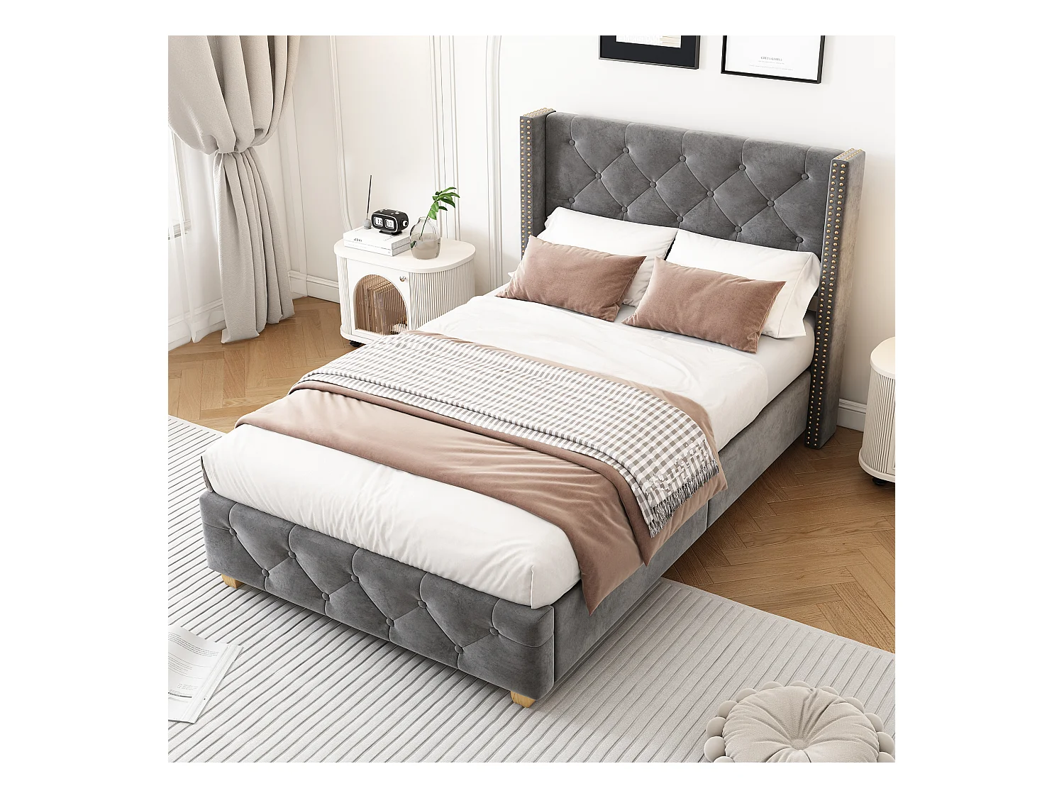 Cama 90x200 cm com estrado e cabeceira capitonê com botões e tachas, em veludo cinza (sem colchão)