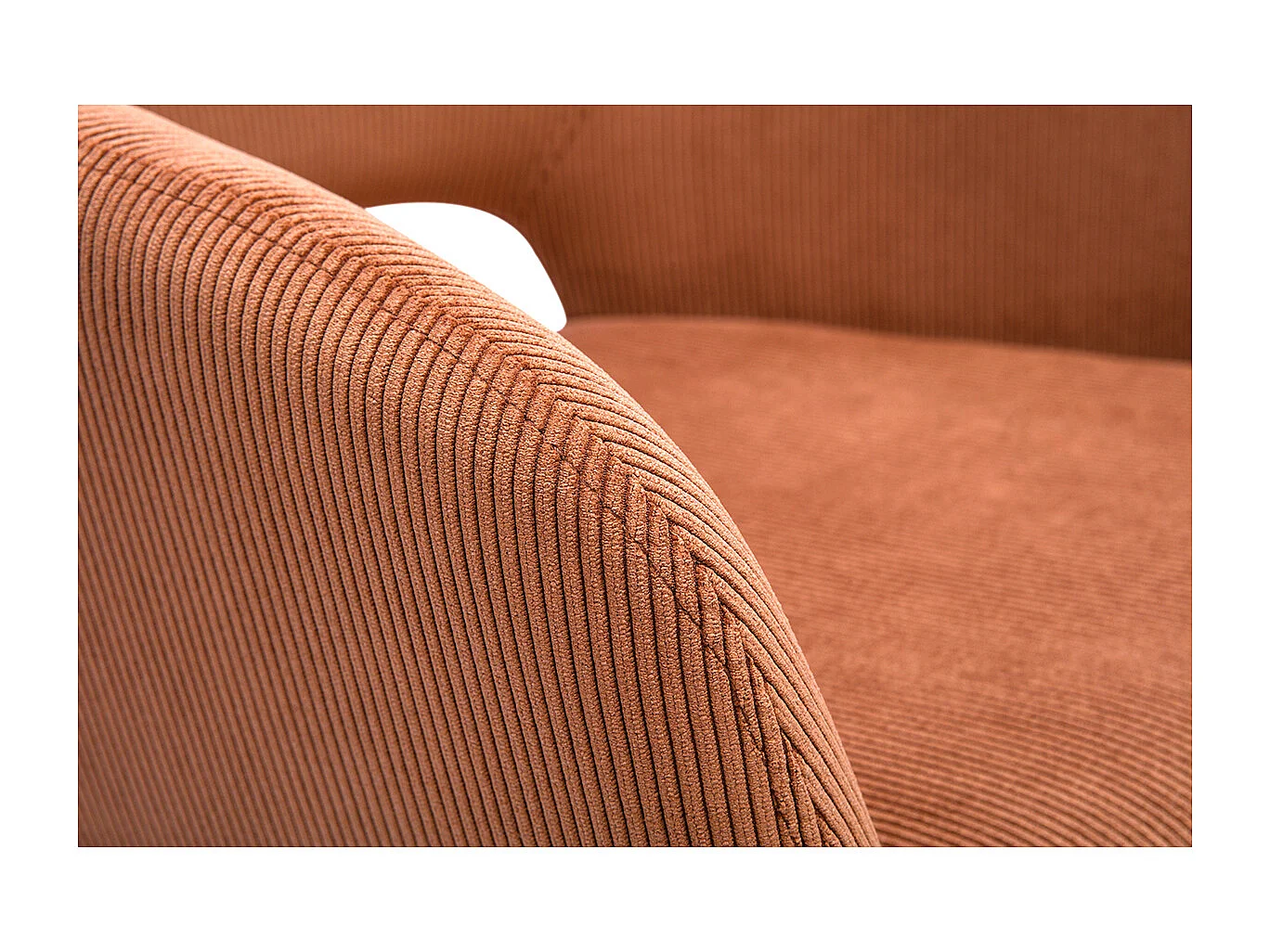 360° Drehstuhl aus gekörntem Samt in Terra Brulée und schwarzem Metall LAURETTE