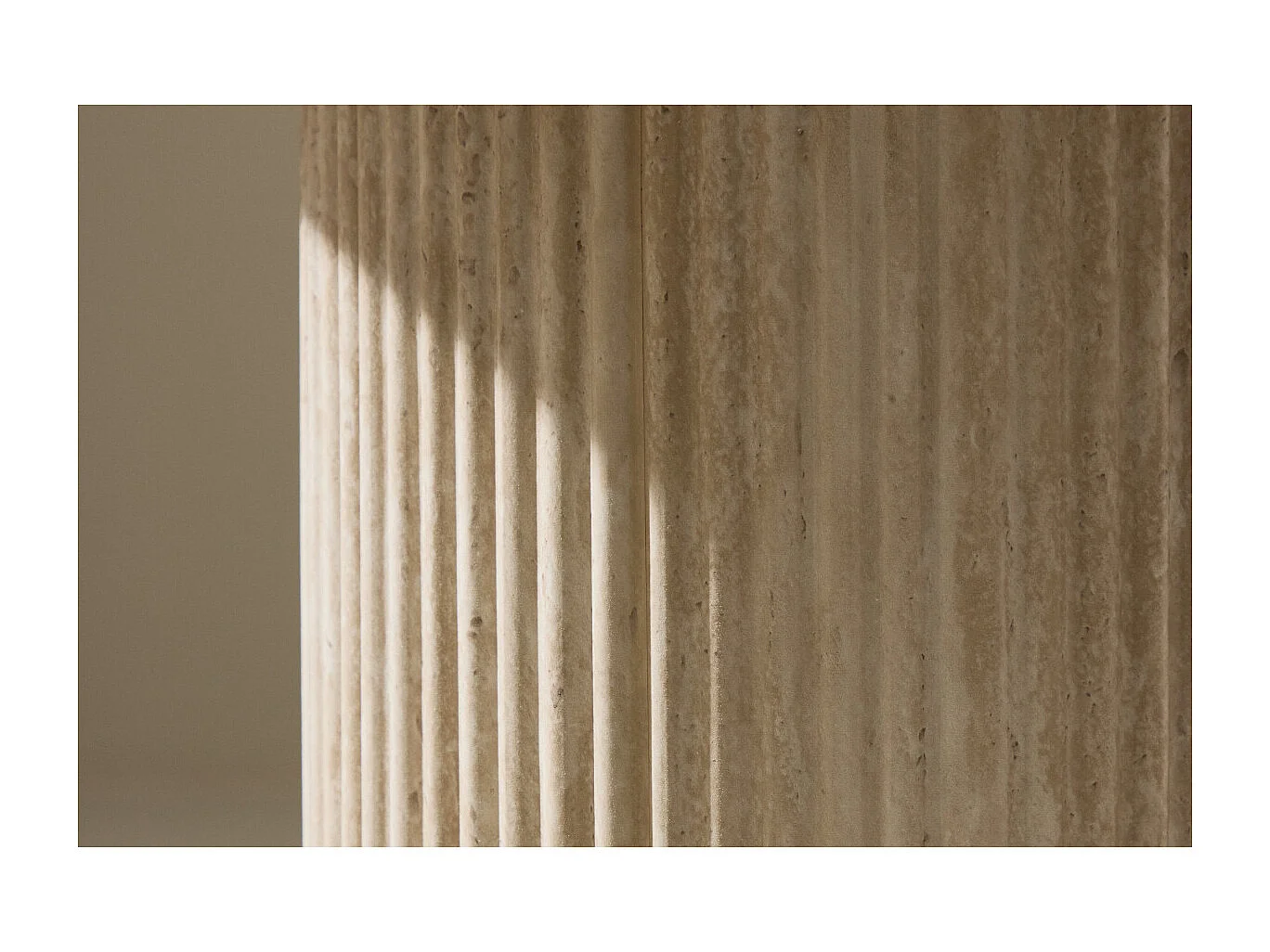 Table d'Appoint Effet Travertin "Haron" 50cm Beige