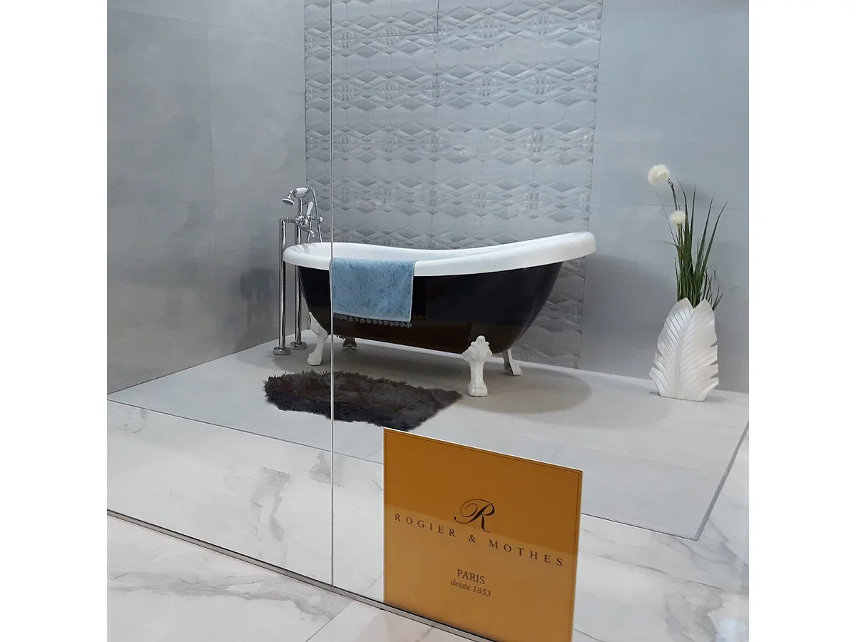 Freistehende Badewanne mit Füßen RICHMOND SCHWARZ Löwenfüße GOLD 171 cm